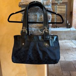 Beautiful Coach Bag Retails 249.00. Asking $75 Obo 