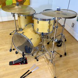 Ludwig Accent Custom Complete Drum Set 18 13 16 14” Lacquer Finish Mixed Cymbals Pdp Throne DW5000 Pedal $750 Cash In Ontario 91762. Good condition. S