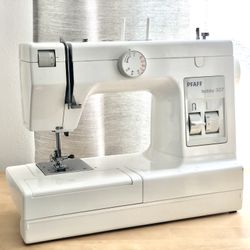 Pfaff Sewing Machine 