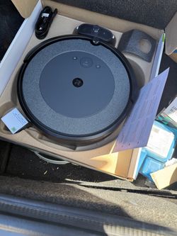 iRobot Roomba Robot Vacuum in Box