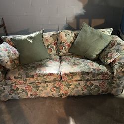 Vintage Floral Couch 6x3