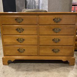 WILLETT Vtg Lancaster County Solid Maple Dresser