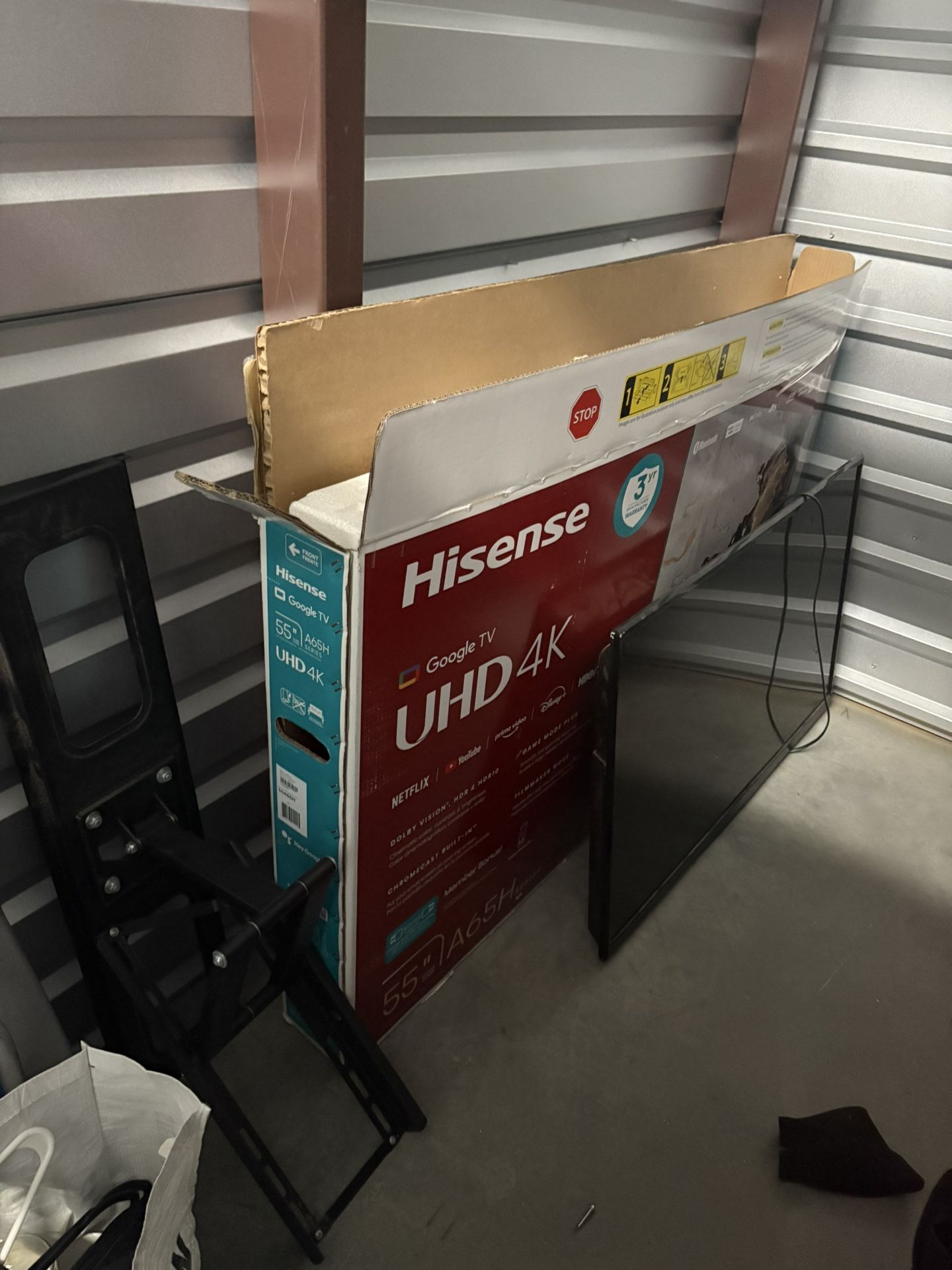 2 Smart TVs