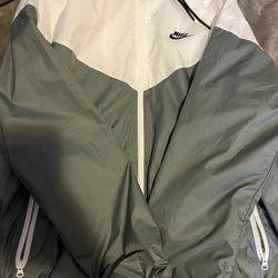 Nike Windbreaker Men’s Medium 