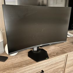 Dell 27” Curved Gaming Monitorhh – 144Hz