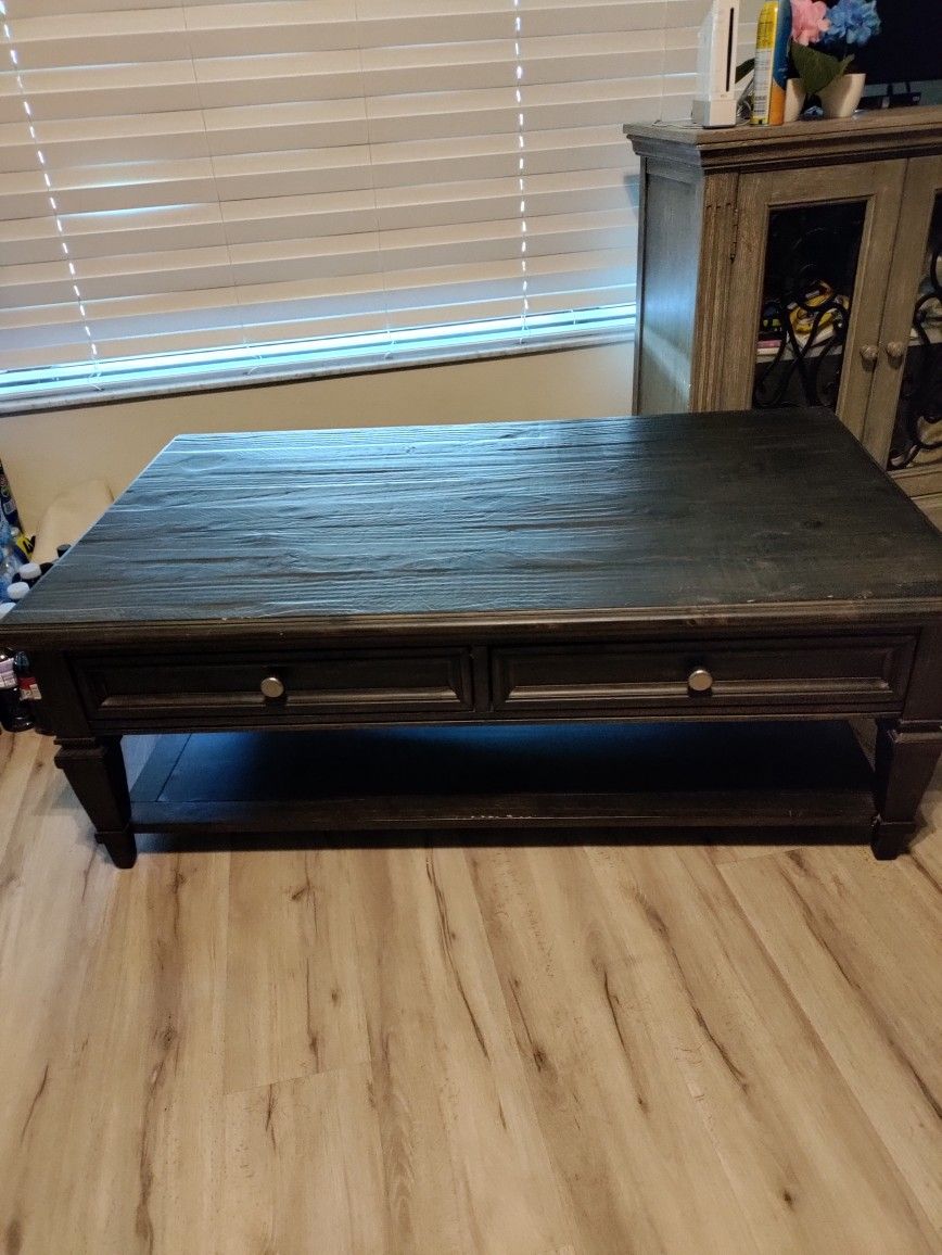 Large Coffee Table With 2 Drawers (Haverty's) for Sale in Dover, FL