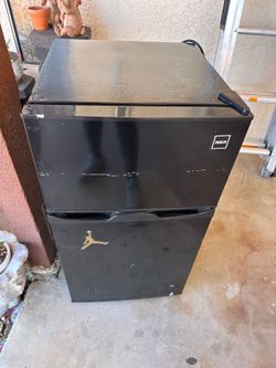 RCA Mini fridge with freezer