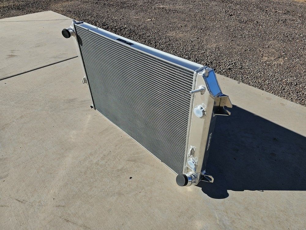 MISHIMOTO RADIATOR NEW IN BOX 2006 2010 Chevrolet 2500 6.6L DURAMAX