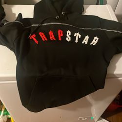 💥 INSANE DEALS – Trapstar Hoodie, Balenciaga Tee & Jordan 4 Black Cats! Grab Now! 💥