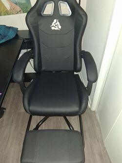 Black Gaming Chair with Footrest