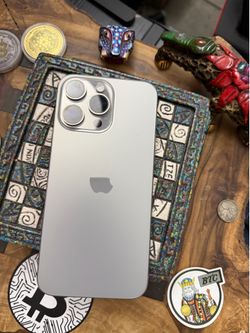 Iphone 15 pro max 256GB natural titanium unlocked