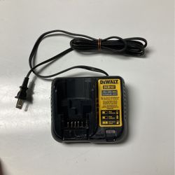 Dewalt 12 V charger DCB 107