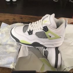 New Kid’s Air Jordan 4 Retro size 5.5Y/7W (size 4.5Y available also)