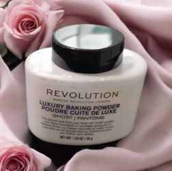 Makeup Revolution Luxury Baking Powder Ghost