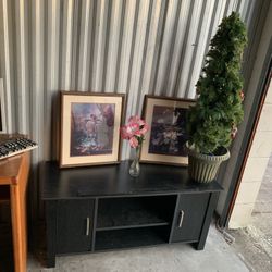 Tv Stand And Decoration $35 🎁🎈🎈 It Included Black Tv Stand, Pictures, And A Little Tree 🌲 Furniture, House And Business Furniture And Decoration.