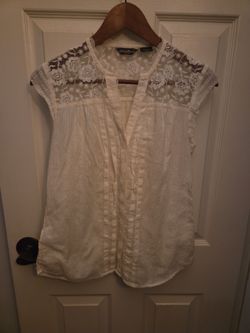 Eddie Bauer White Lace Yoke Blouse