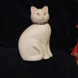 Vintage Crowning Touch Tan Sitting Ceramic Cat