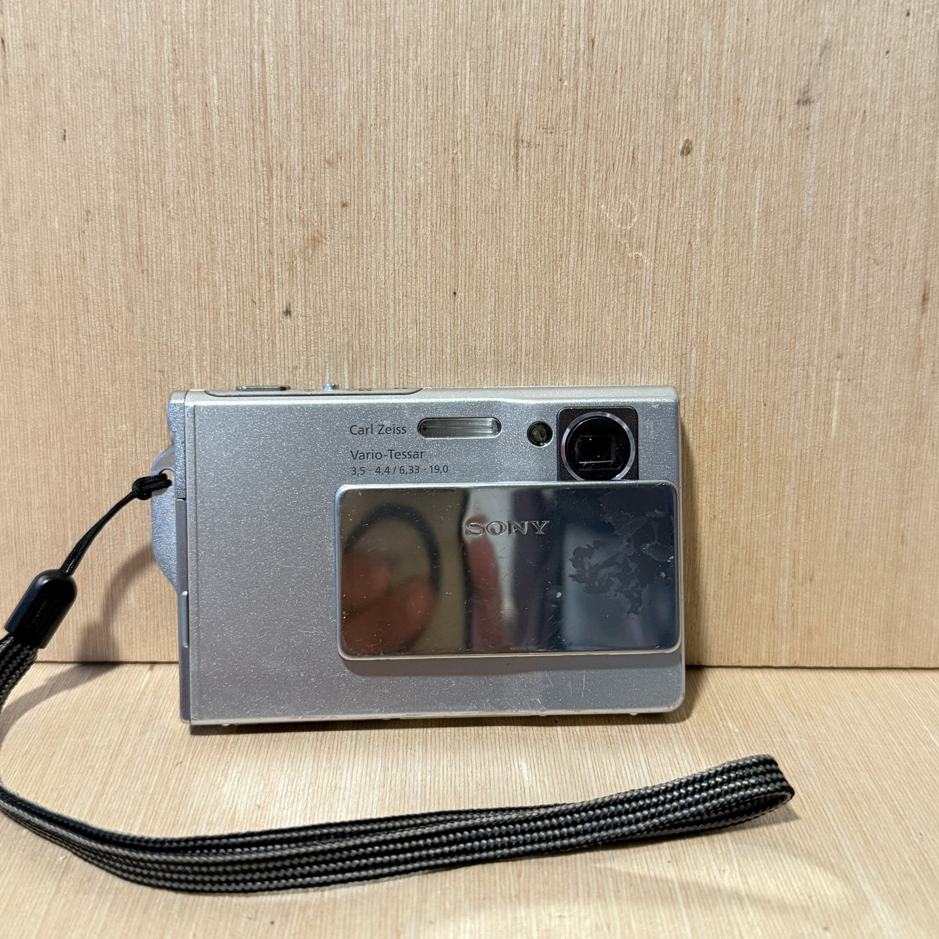 Sony DSC-T7 “UNTESTED”5.1MP Carl Zeiss Digital Camera Silver No Battery Read Blw