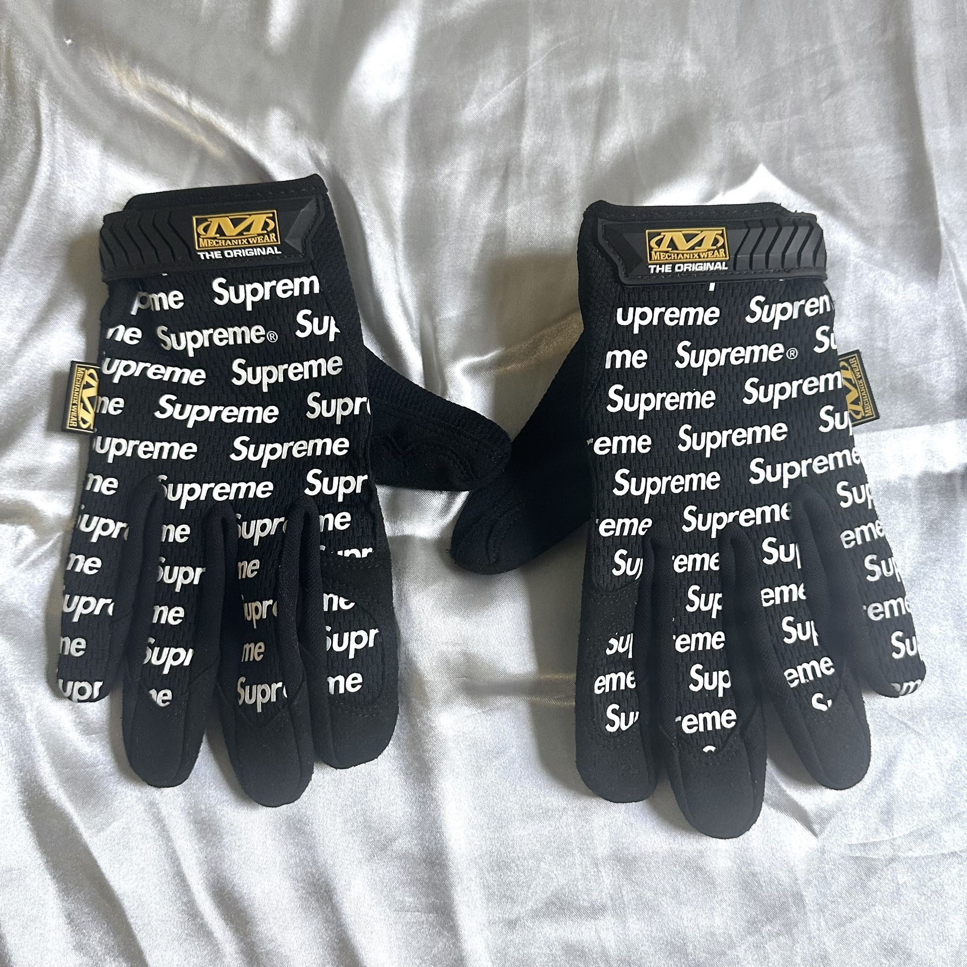 Supreme x Mechanix Gloves โ Black (SS17)