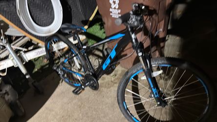 GT Mountain Bike Black and Blue