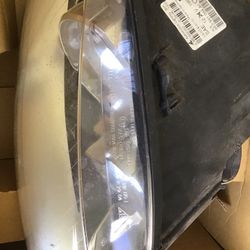 2007  Audi Headlight Assembly (2)Right And Left Side