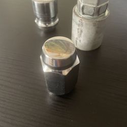 12x1.5 Lug Nuts+ Locks