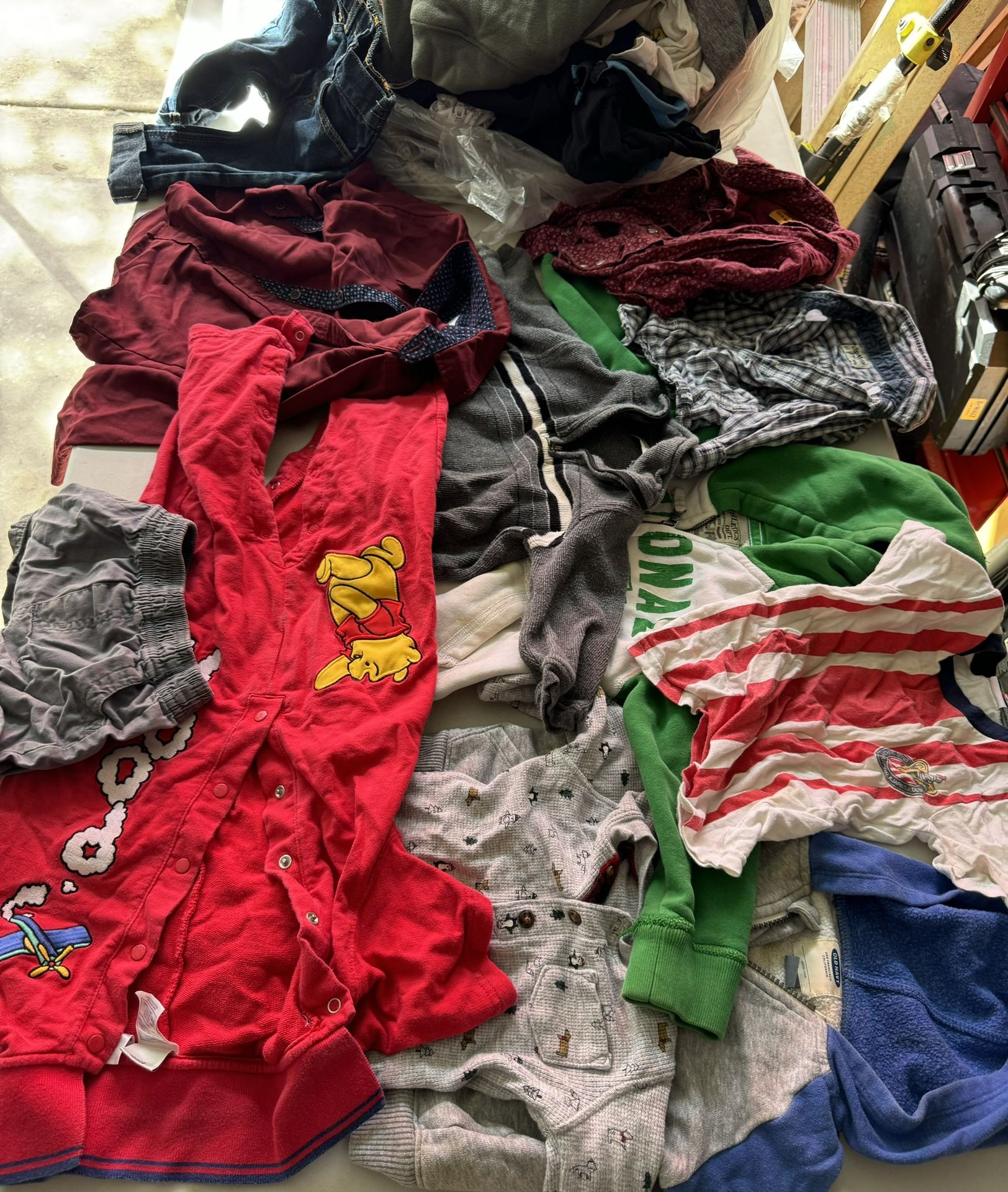 kids / toddlers clothes a lot of them !