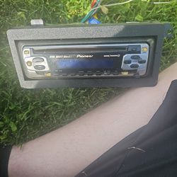 Pioneer Radio And Cd Player