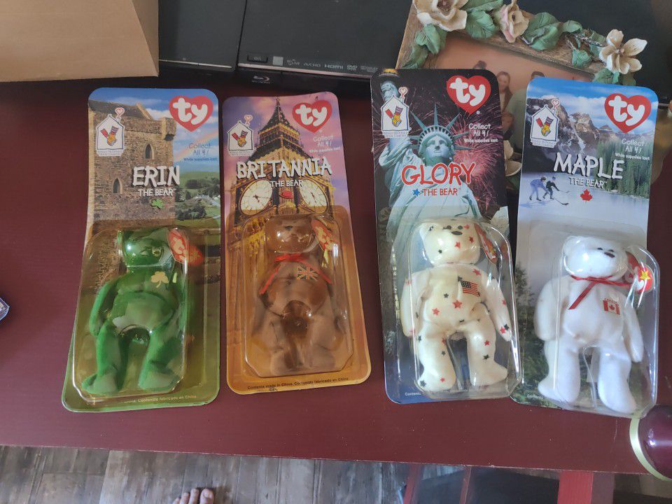 RARE McDonalds Miniature TY Beanie Baby Bears - Complete Set of 4 - Maple, Erin, Glory, and Britannia
COLLARDCOLLECTIBLES
Vintage from the 1990s