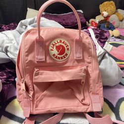 Mini pink Fjällräven backpack