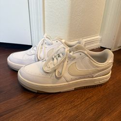 Nike Women's Gamma Force Court Sneaker Size 10