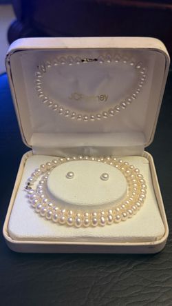 JCPenny 1990’s Pearl Jewelry Set (Necklace, bracelet and earrings 10k gold)