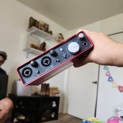 Focusrite Scarlett 2i2 