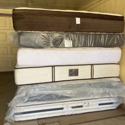 King Mattress Box Spring  Used Good Condition 