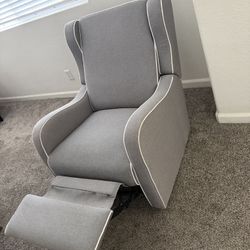 Nursery Recliner Like new No Baby 