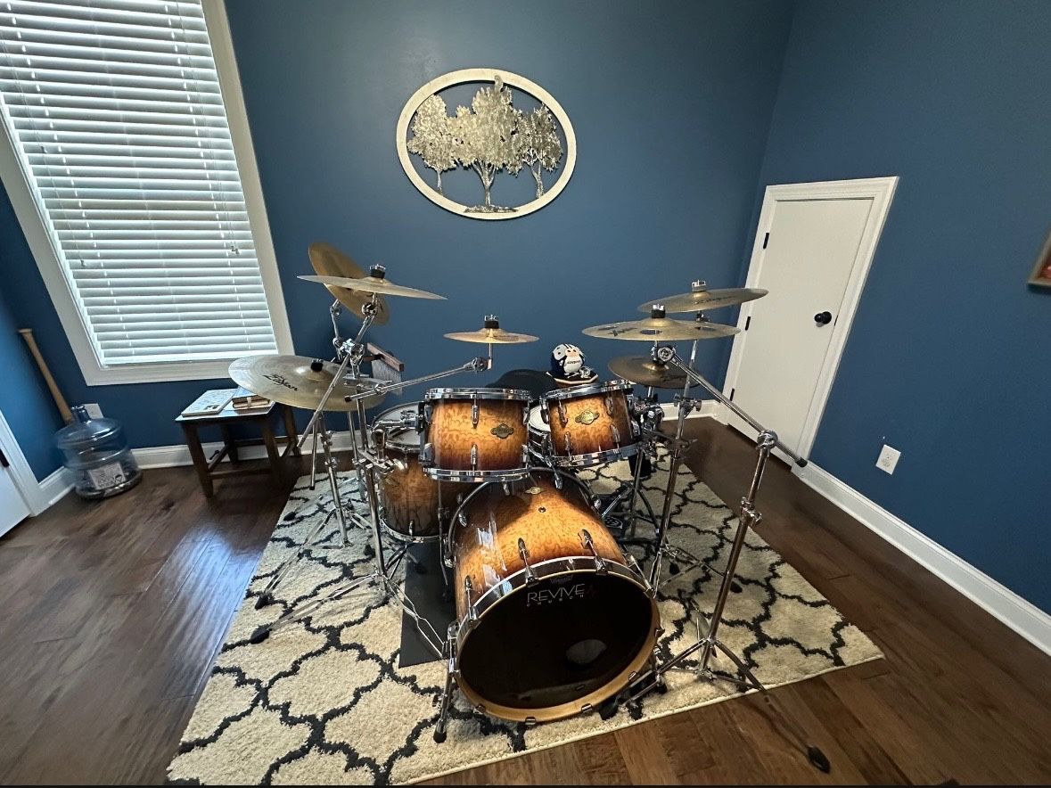 5 piece Drum Set. Pearl Masters series. Maple Shells
