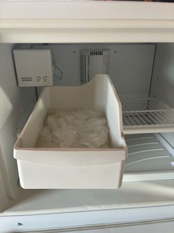Refrigerator Kenmore have ac maker
