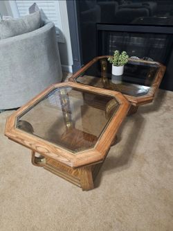 Vintage Glass Top Coffee Table / End Table –  Like New(Delivery Available)