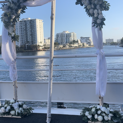 7.5 Rustic Arch Birchwood Square w Two Rose Swags