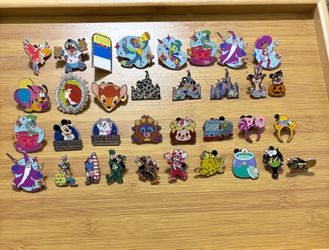 Disneyland authentic Diamond back pin lot