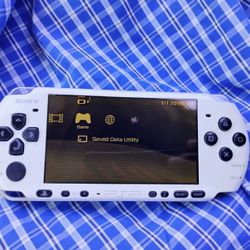 3001 * SLIM * - PSP - WITH 5,000 GAMES !!