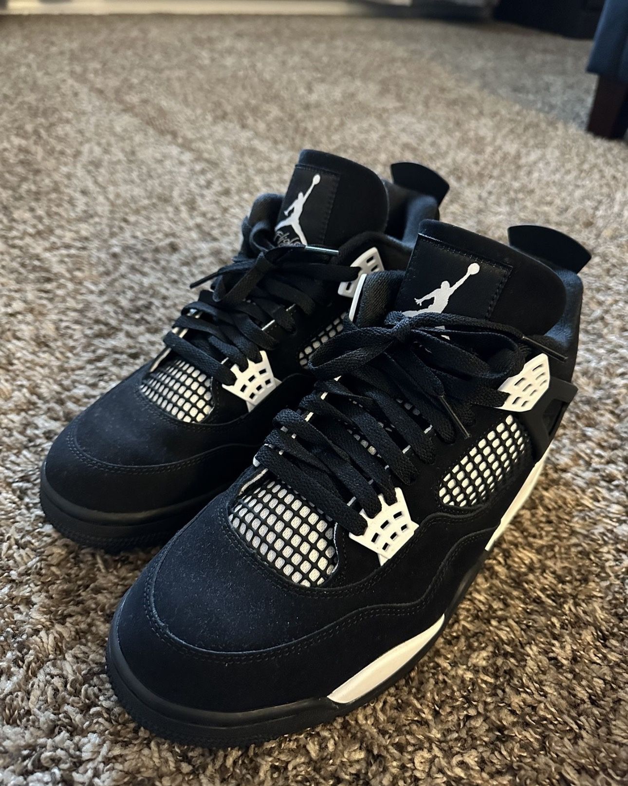 MINT Jordan 4 White Thunder (Size 10)