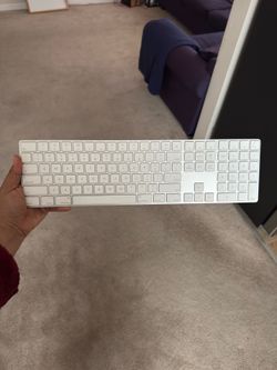 Apple Magic Keyboard (Full Size w/ Numeric Keypad)