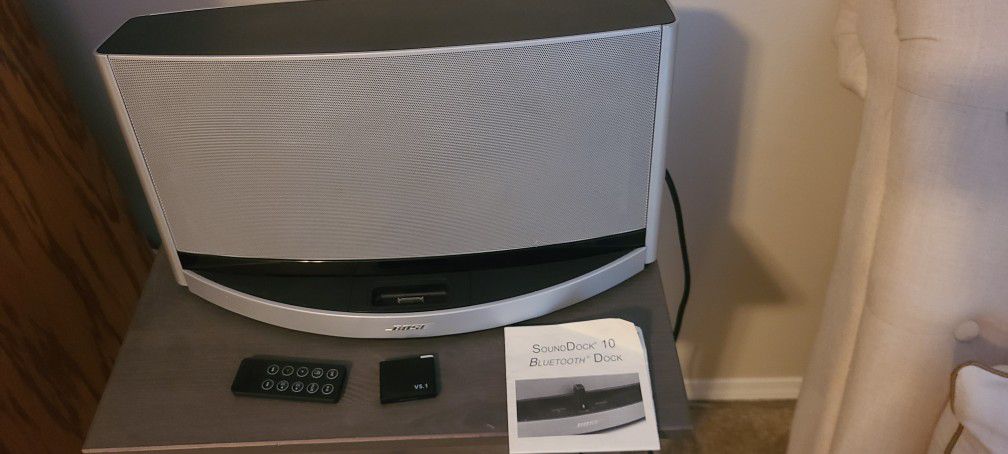 Bose sounddock 10 with Remote and Bluetooth adapter 