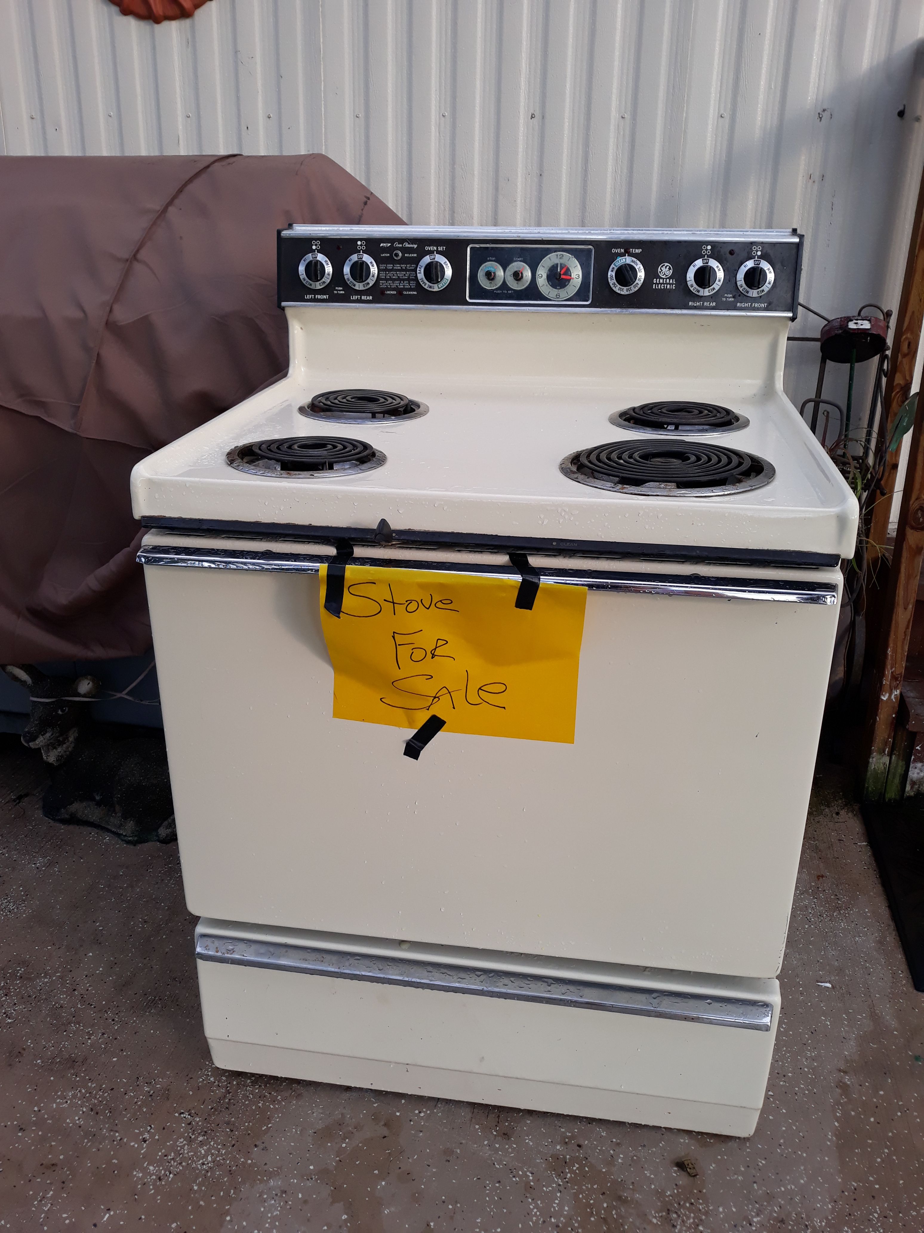 Reduced. Electric stove GE P7 self cleaning for Sale in Boynton Beach