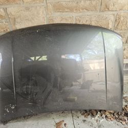 99-06 GMC Sierra/Yukon Hood. Decent Shape. Couple Dings 