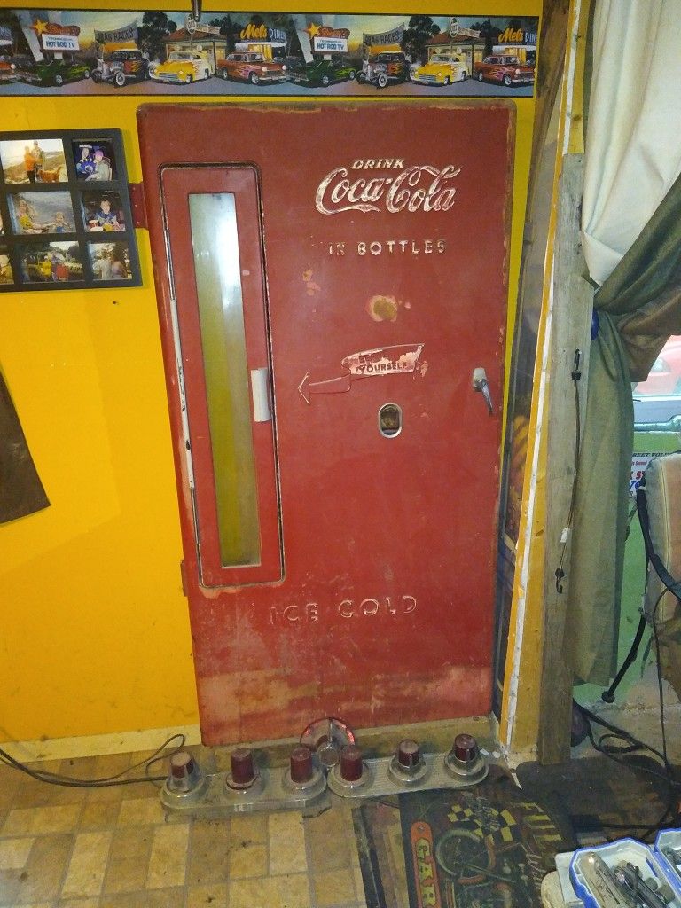 Antique 1940s Coca-Cola Machine Front Cover