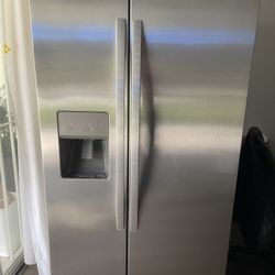 Whirlpool  refrigerator Stainless Steel 36” 24.6 Cu.Ft Side-by-Side frig  Fingerprint Resist