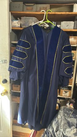 Cap gown
