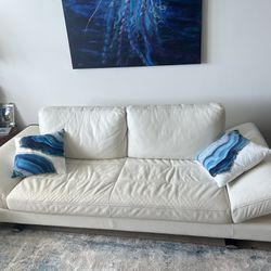  Carlo Perazzi white Leather Couch/futon